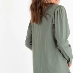 Groene Blouse Van Je M'appelle - Dames - Travelstof - Maat S - 5 Maten Beschikbaar -Dameskleding Verkoop 520x840 3