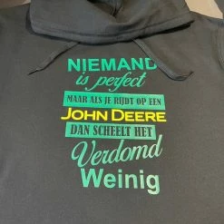 Sols Hoodie Maat S Groen Gele Opdruk. Niemand Is Perfect Maar Als Je Rijdt Op Een John Deere Scheelt Het Verdomd Weinig!