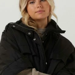 Esmé Studios Aubrey Cape Jassen - Zwart -Dameskleding Verkoop 550x785 46
