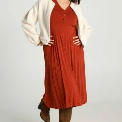 Cassis Lange, Effen Plisséjurk Met Decoratieve Knopen -Dameskleding Verkoop 550x825 514