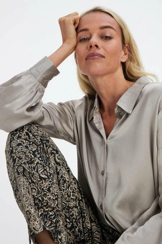 Red Button Blouse Boebie Satin Srb3069 Pebble Dames Maat - XL 1 Red Button Blouse Boebie Satin Srb3069 Pebble Dames Maat - XL